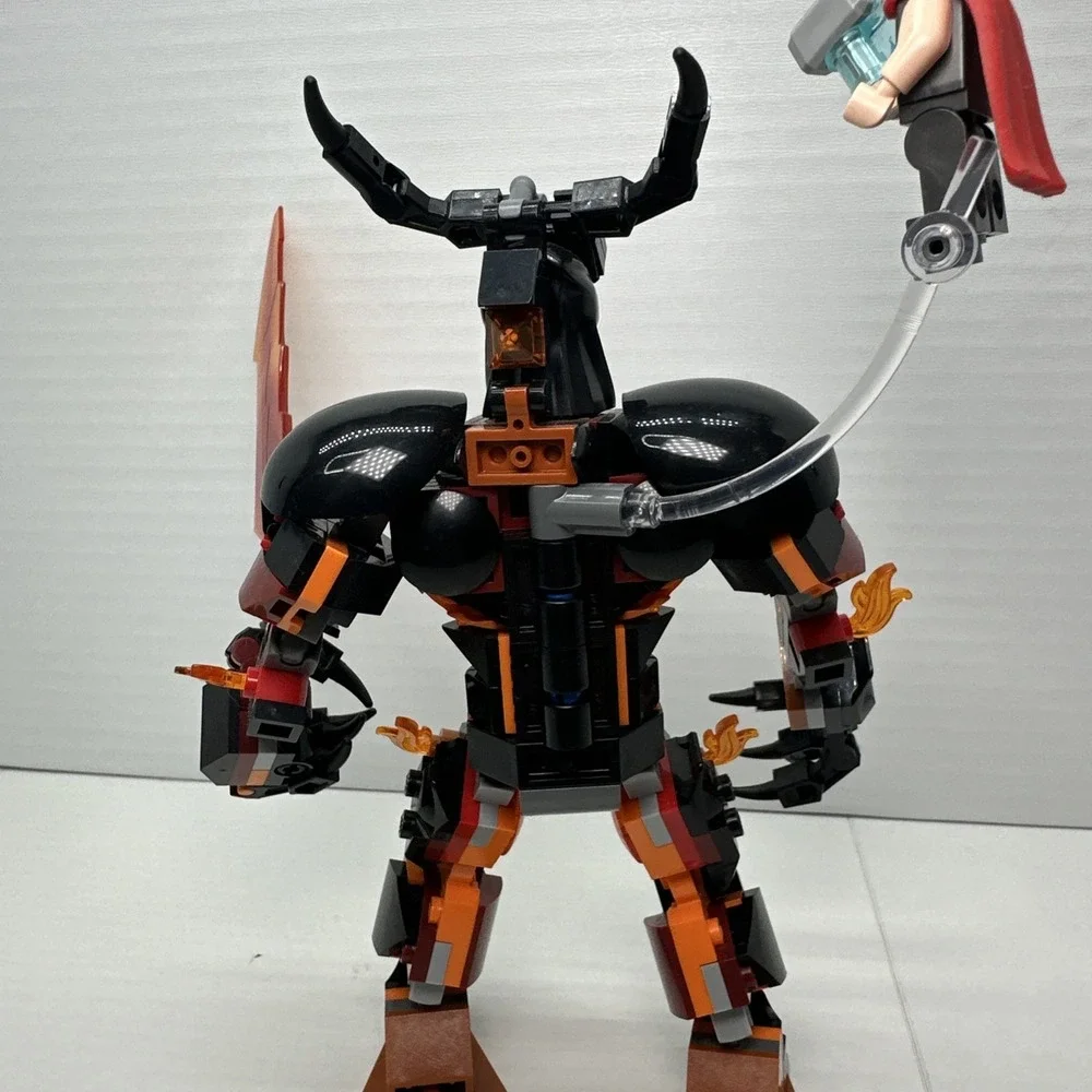 LEGO Super Heroes: Thor Vs. Surtur Construction Figure (76289) INCOMPLETE - Picture 10 of 16